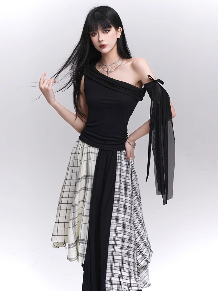 Black Asymmetrical Neckline Slim-fitting T-shirt