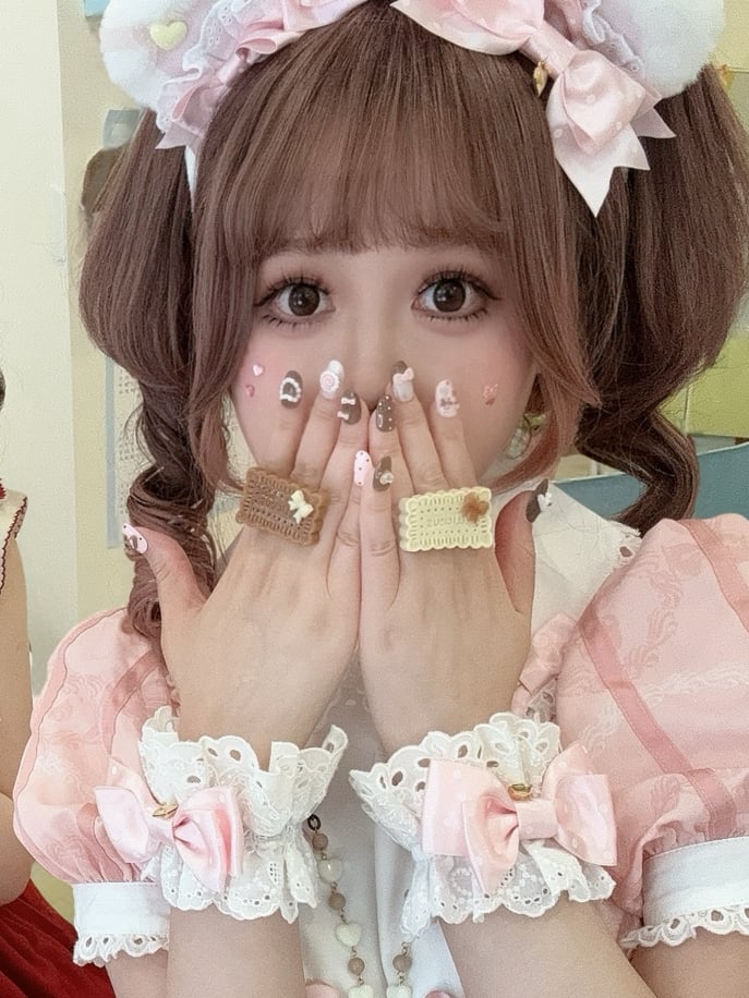 White/Brown Bowknot Decorated Chocolate Ring