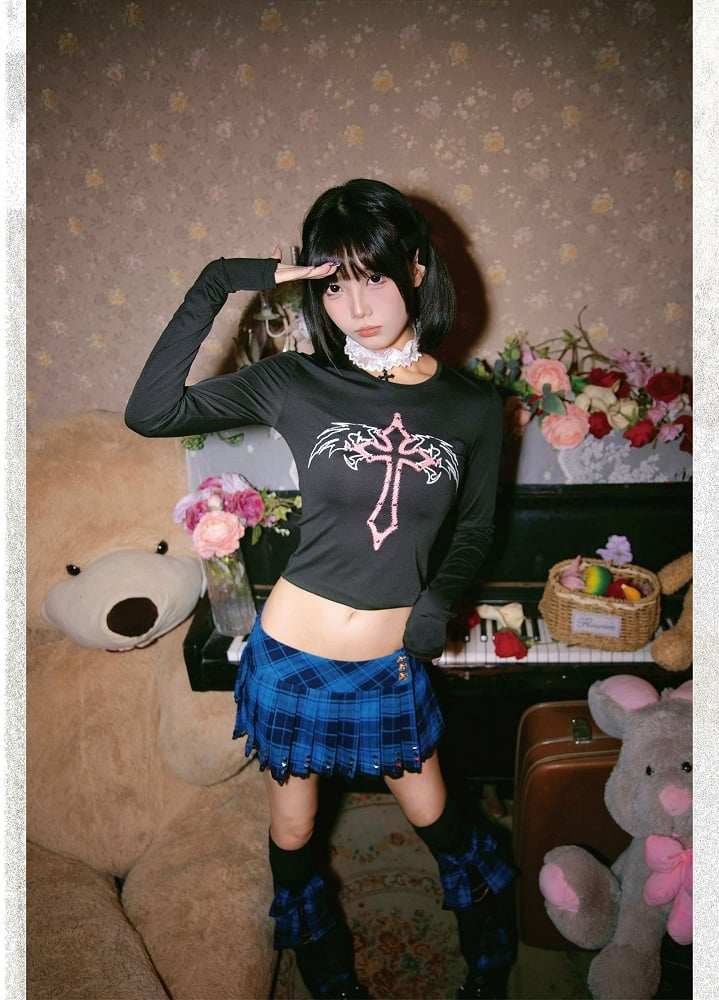 Gothic Cross and Wing Print Black Punk Cropped Top