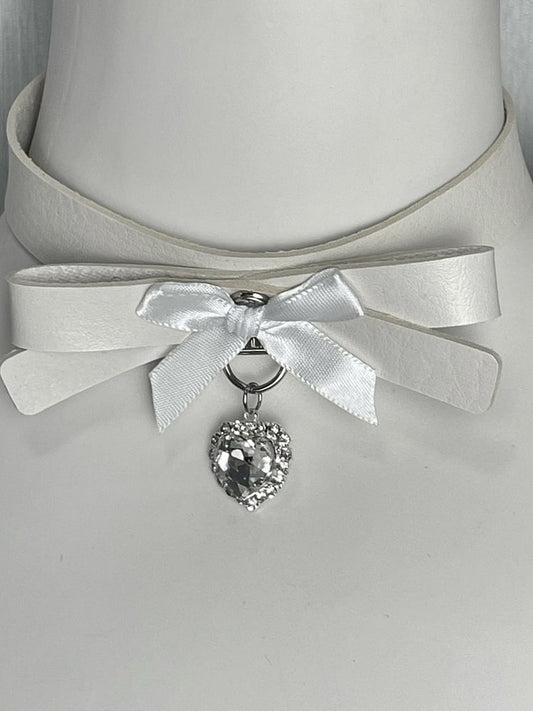 Black/White Rhinestone Heart Pendant Bowknot Design Choker