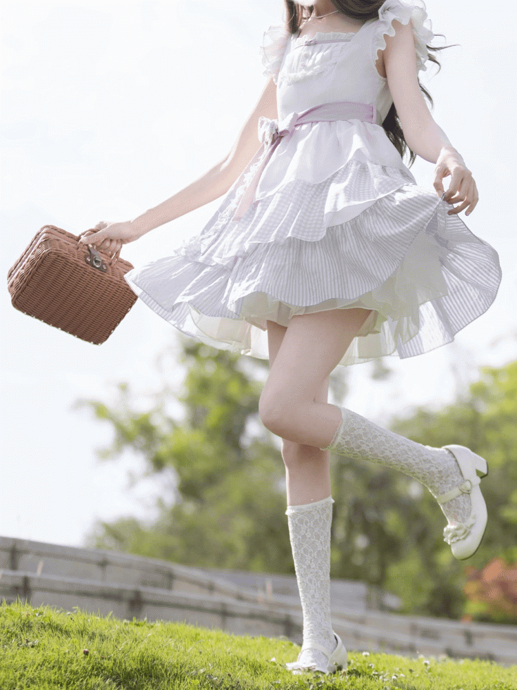 Sweet Lavender Flutter Sleeves Dress Tiered Skirt with Floral Brooch and Waist Belt