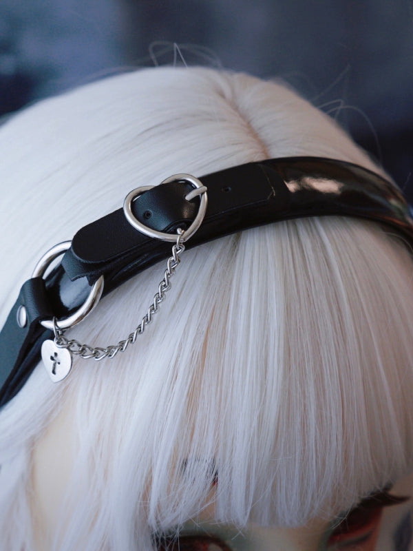 Black Gothic Buckle Decorated With Heart Charm KC