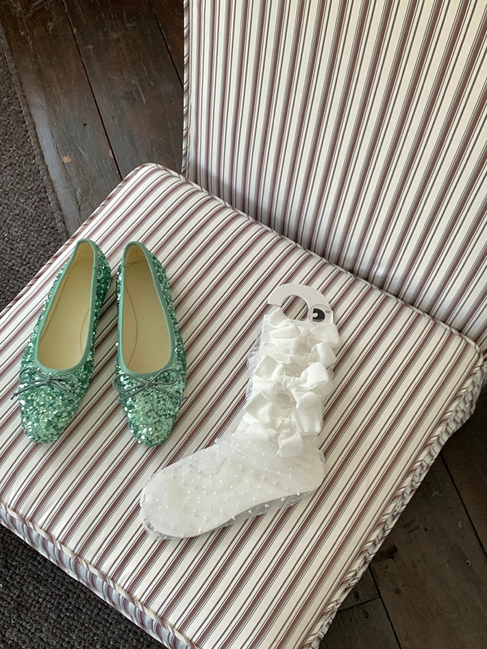 White/Black Polka-dot Pattern Bowknot Details Calf Socks