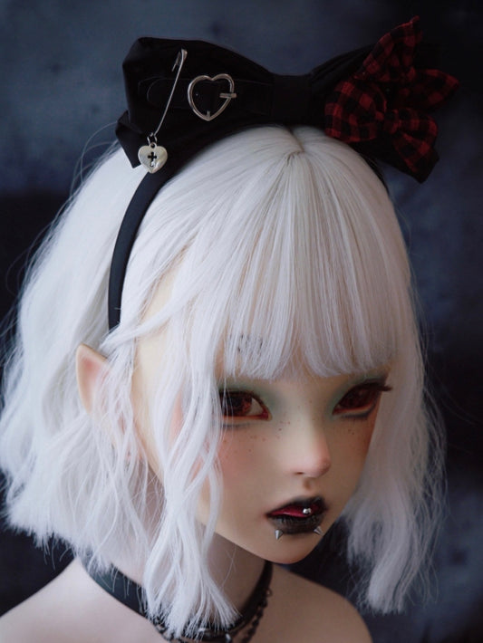 Black Bowknot With Heart Details KC