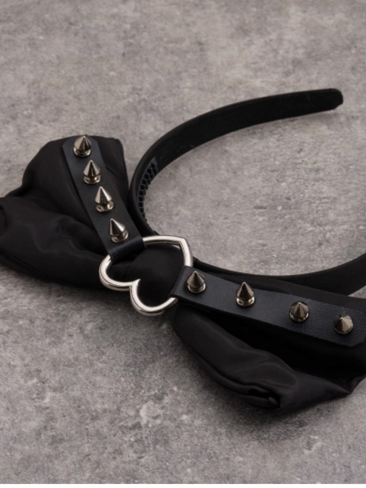 Black Heart Buckle With Studs Design KC