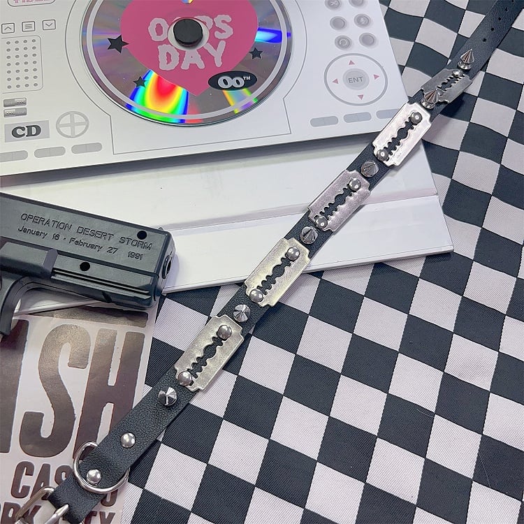 Black Punk Rock Studs Details Choker