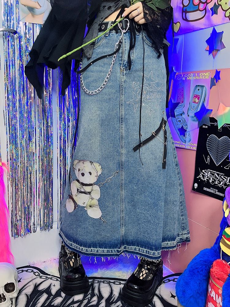 Faded Wash Little Bear Print Denim Skirt Pins Zip Decorated Raw Hem