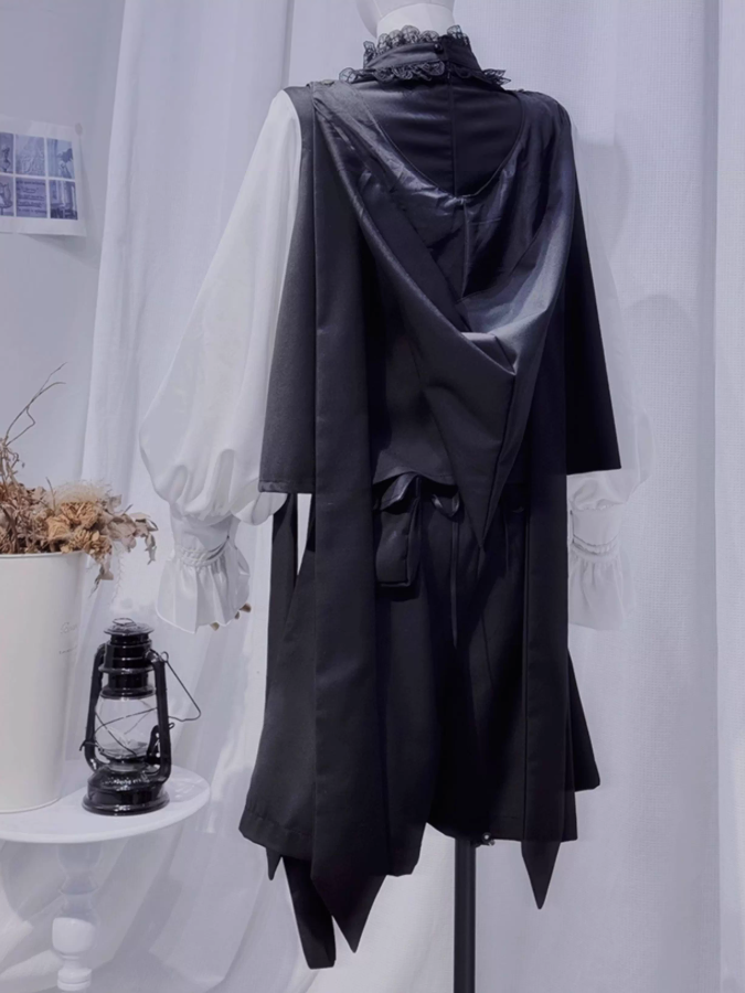 Ouji Lolita White and Black Five-Piece Set - Lace Collar Top + Detachable Pointed Hood + Ribbons + Shorts + Garter