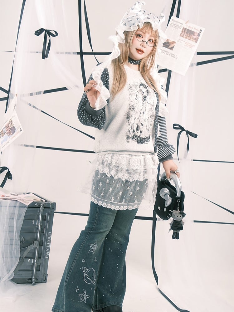 Plus Size Y2K White Anime Girl Print Top with Striped & Polka Dot Sleeve