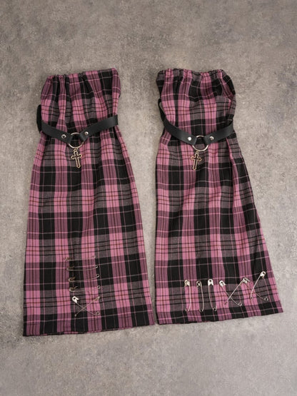 Pins Decorated Black and Pink Plaid Leg Sleeves