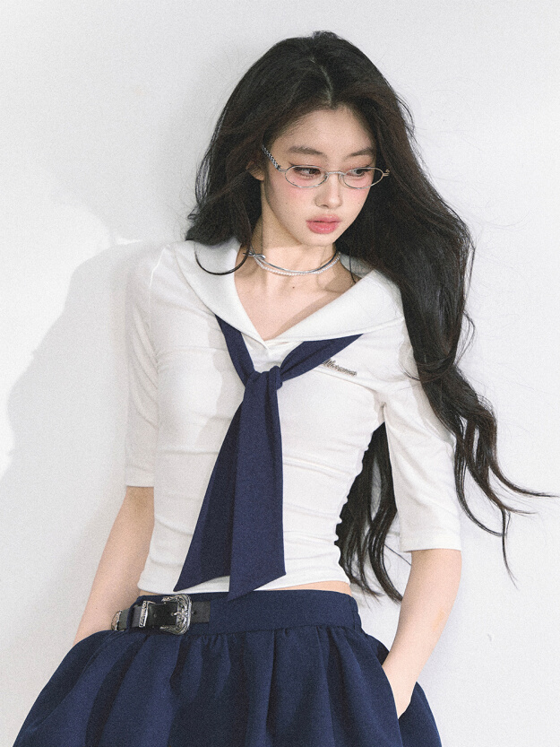 White Preppy Style Sailor Collar Slim-fitting T-shirt with Necktie Design