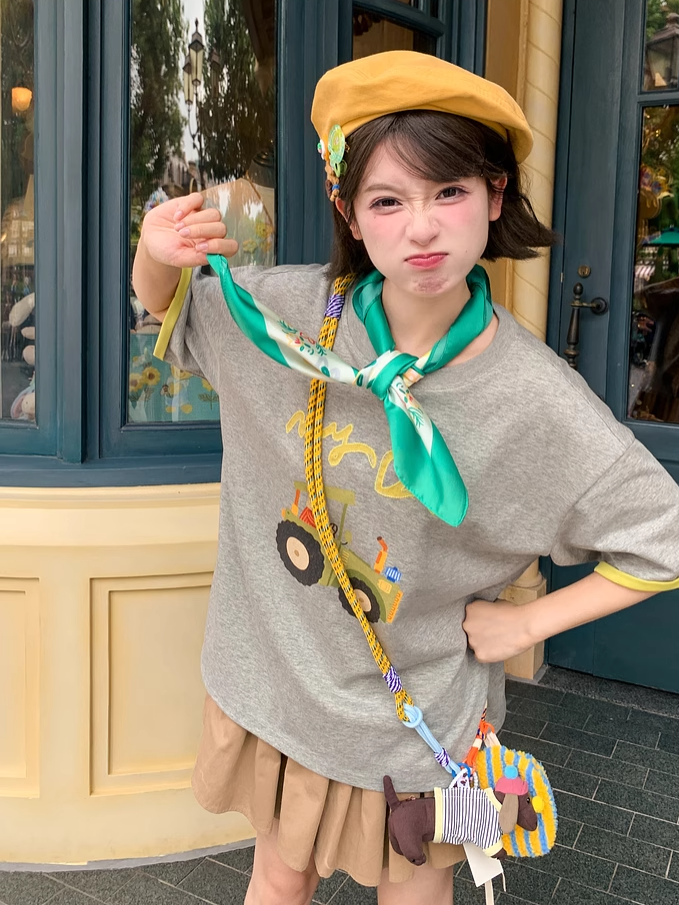 Gray Round Neck Cartoon Tractor Print Loose T-shirt