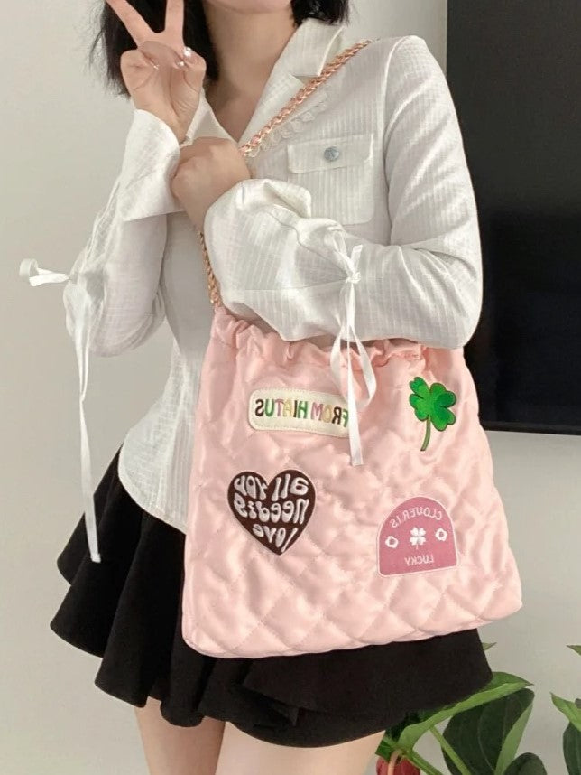 Sweet Pink Diamond Quilted Drawstring Shoulder Bag With Clover And Letter Embroidery