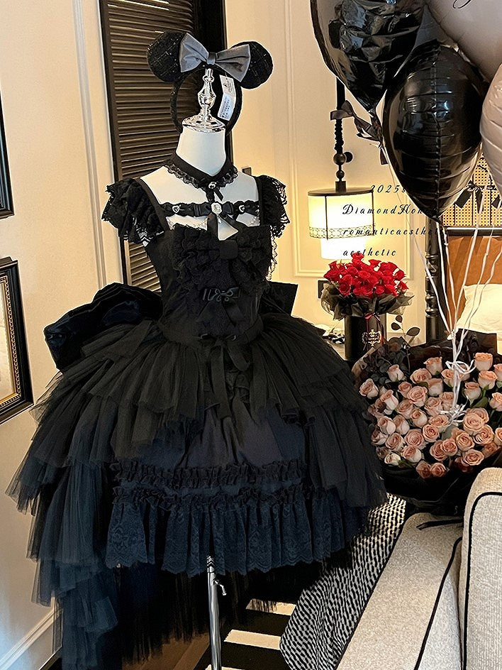 Beads and Rhinestones Neckline Design Black Kuro Lolita Dress with Lace Trim and Bow Accents