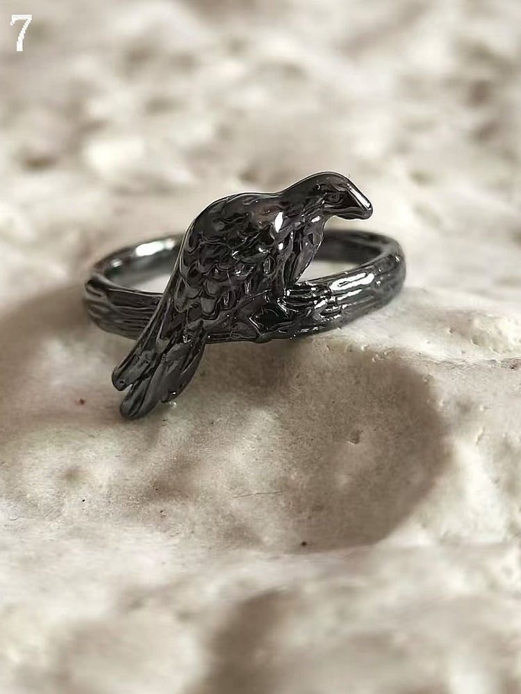7 Options Raven Design Gothic Ring