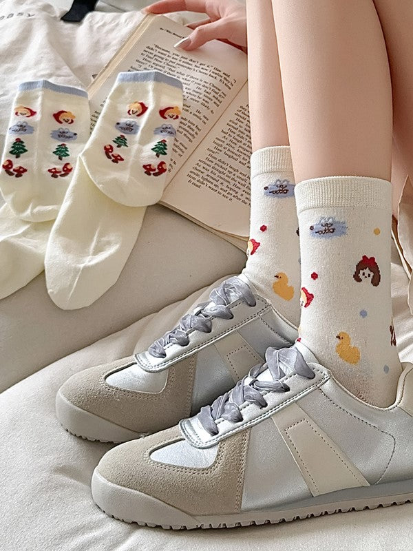 4 Options White Calf Socks With Apple and Floral Print