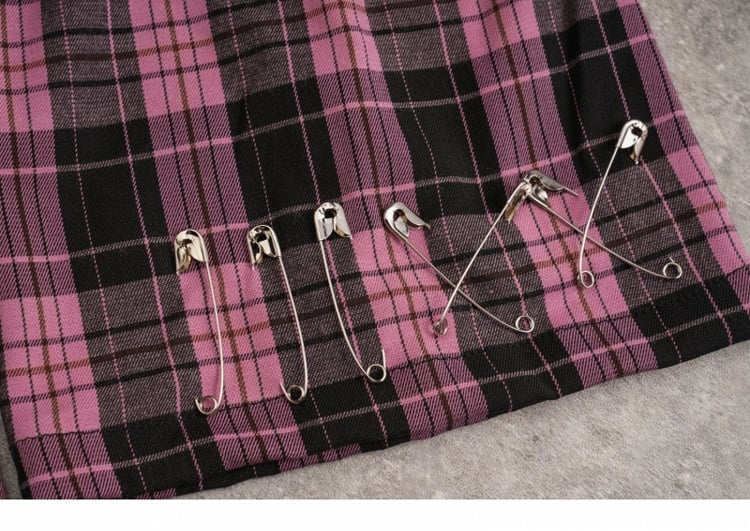 Pins Decorated Black and Pink Plaid Leg Sleeves