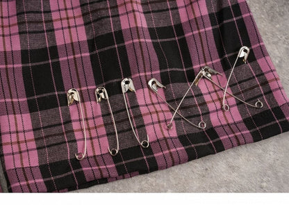 Pins Decorated Black and Pink Plaid Leg Sleeves