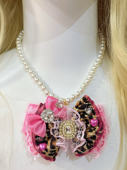 Pink Rhinestone Heart Decorated Leopard Pattern Bowknot Pendant Beaded Necklace