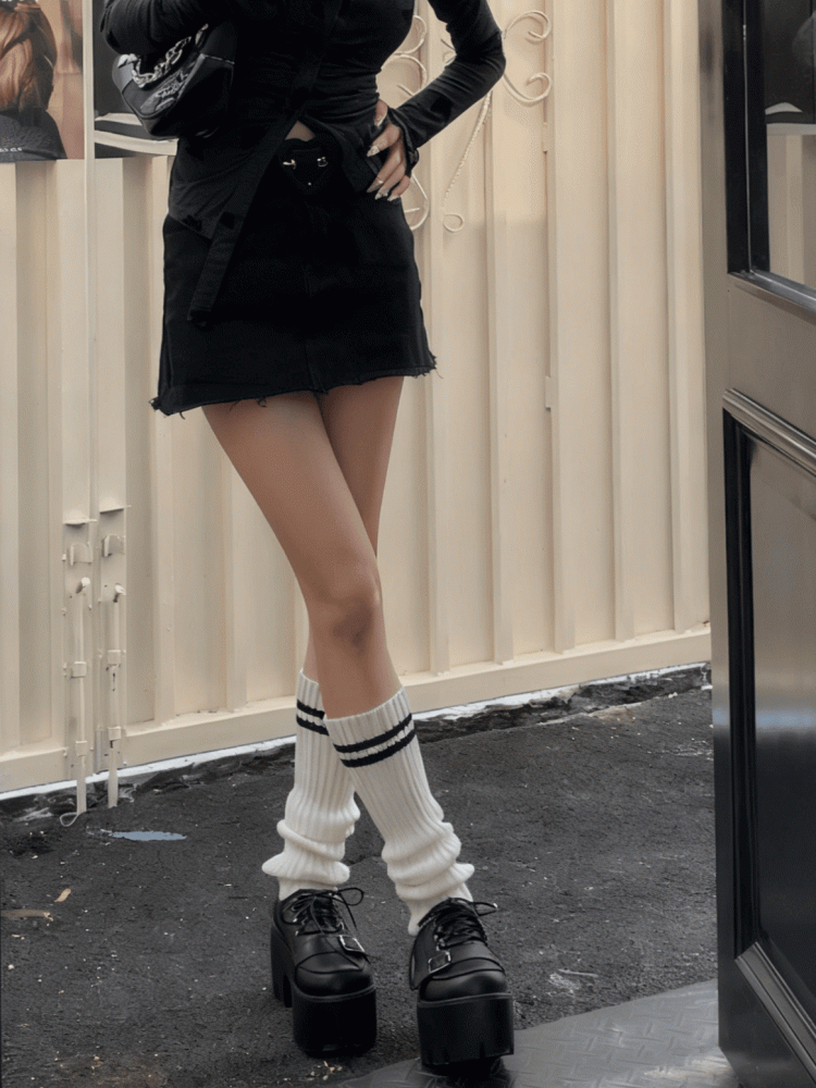 Black/White Striped Pattern Knitted Leg Warmers