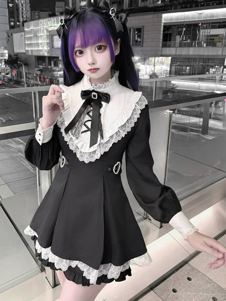 Jirai Kei Black & White Two-Piece Set | Lace Trim Top with Heart Buckles Waist & Matching Shorts