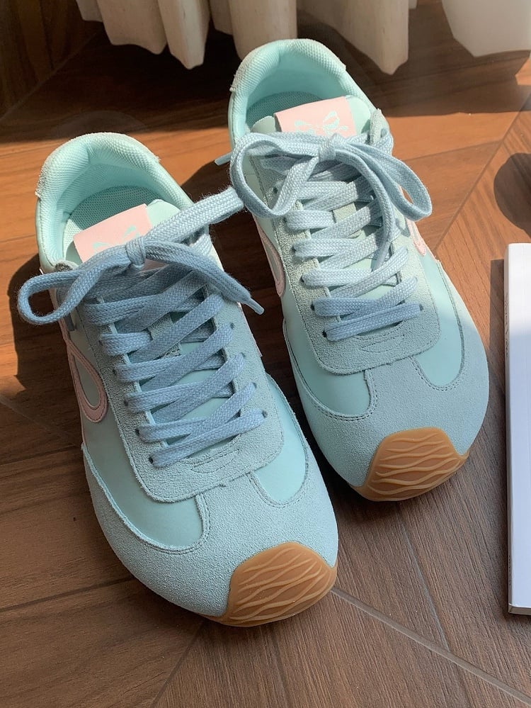 Green Bowknot Design Front Lace-up Ties Sneakers