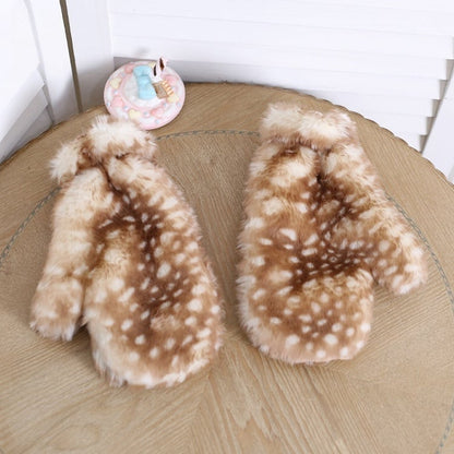 A Pair of Cute Deer-Spot Pattern Plush Warm Gloves