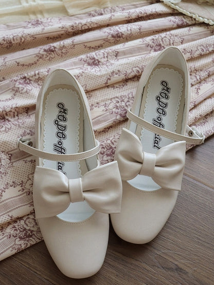 Classic Off-white Mary Janes in PU - Mid Heel with Bow Decor & Romantic Heart Clasp