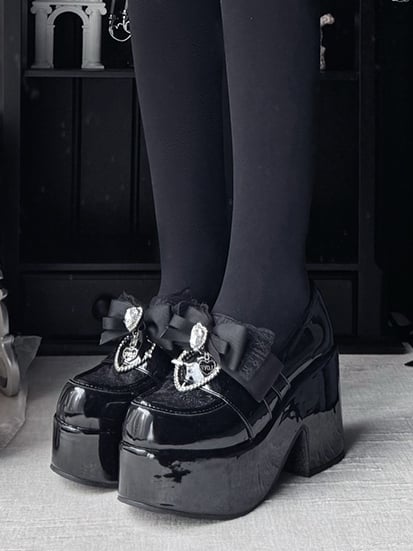 Jirai Kei Black Slip-On Platform Shoes: Round Toe with 9.5cm Block Heel, Bow & Heart Rhinestone Detail