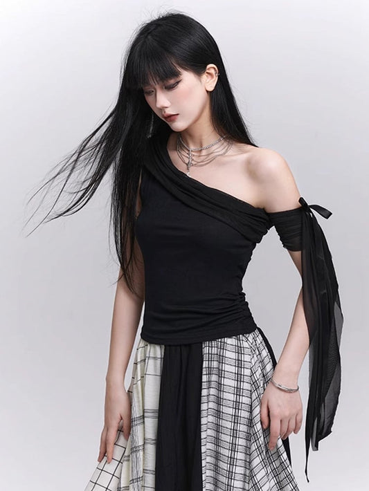 Black Asymmetrical Neckline Slim-fitting T-shirt