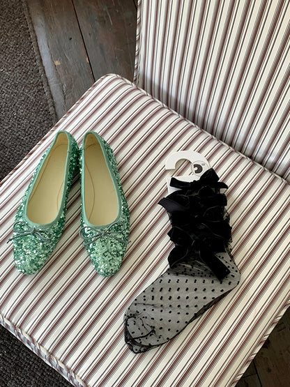 White/Black Polka-dot Pattern Bowknot Details Calf Socks