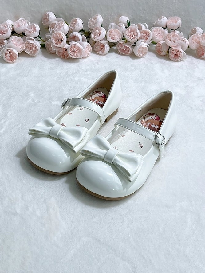 Heart Buckle Accent with Charming Bow Decor White Low-heel Mary Jane Shoes in Sweet Lolita