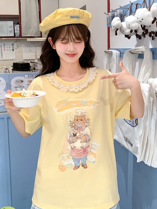 Chef Mouse Print Lace Trim Neckline Yellow Round Neck Loose Cotton T-shirt