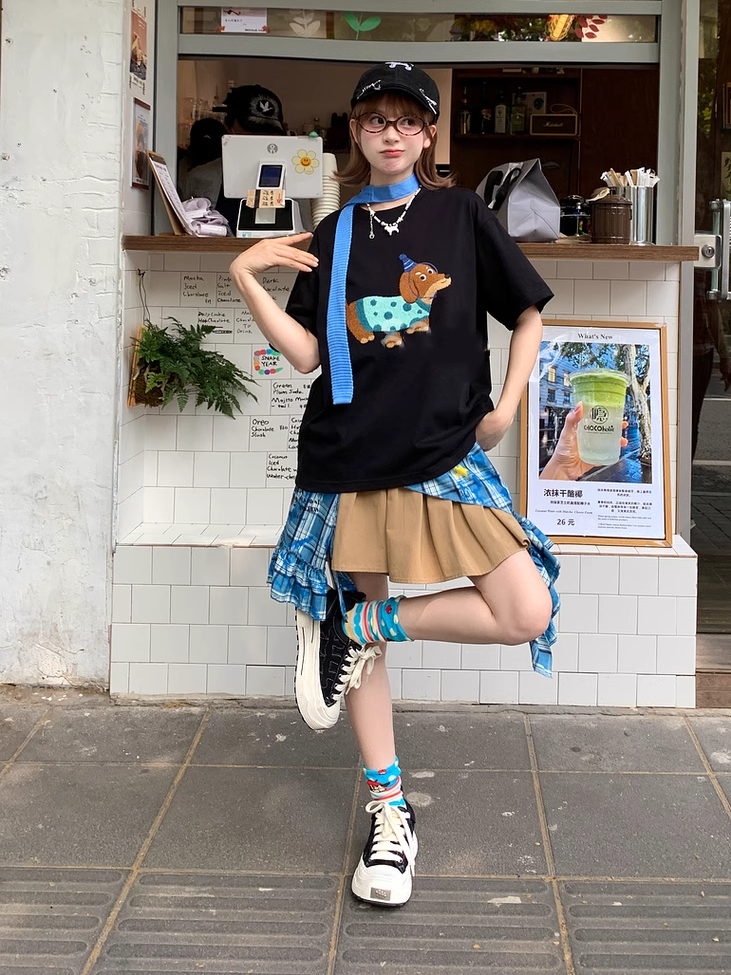 Plush Dachshund Embroidery Black Round Neck Cotton T-shirt