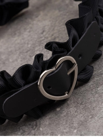 Black Gothic Ruffle Trim Heart Buckle Decorated Pins Design KC