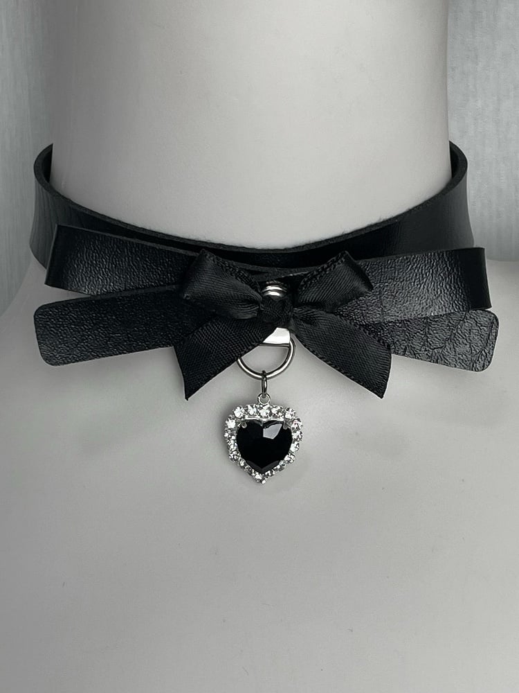Black/White Rhinestone Heart Pendant Bowknot Design Choker