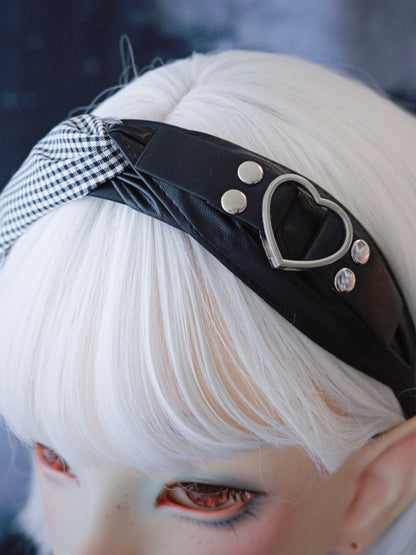 Black Gothic Plaid Pattern With Heart Buckle Decorated KC