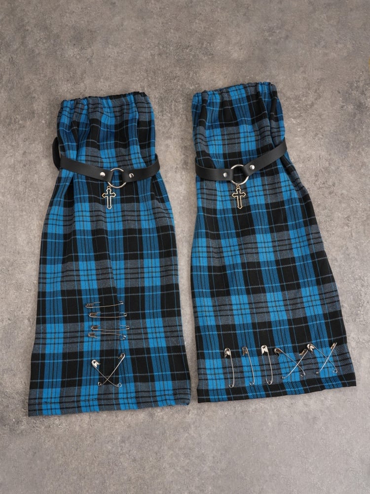 Pins Decorated Black and Blue Plaid Leg Sleeves