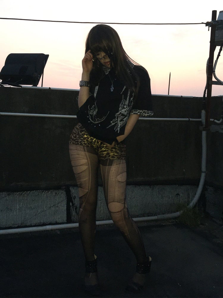 Black Y2K Punk T-Shirt with Subcultural Print & Leopard Collar