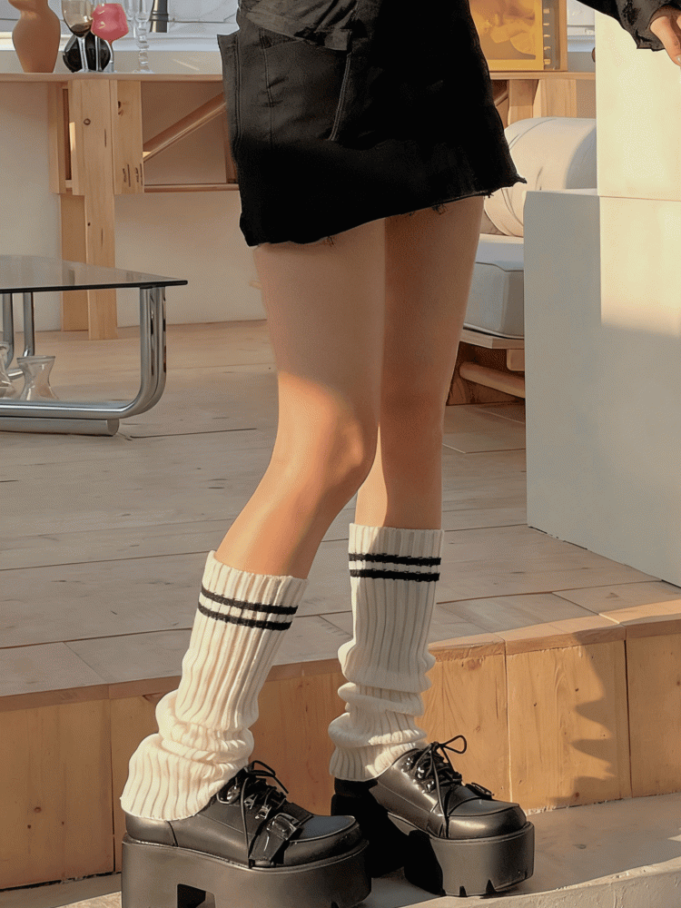 Black/White Striped Pattern Knitted Leg Warmers