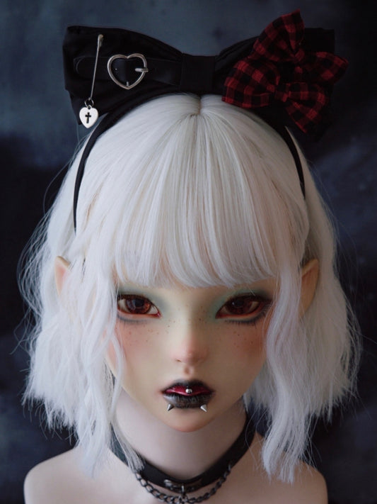 Black Bowknot With Heart Details KC