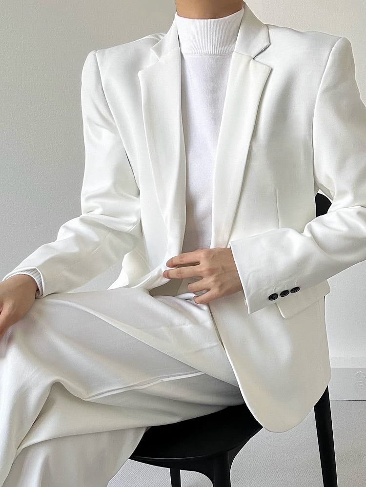 Ouji Lolita White Unisex Slim Fit Long-Sleeve Sweater with Turtle Neck