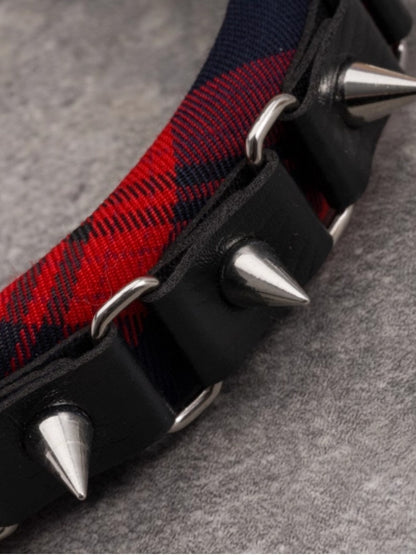 Black And Red Plaid Pattern Buckle With Studs Guitar Charm Design KC