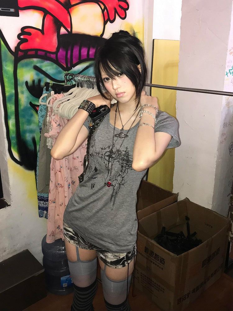Y2k Punk Style Gray T-shirt with Subcultural Print