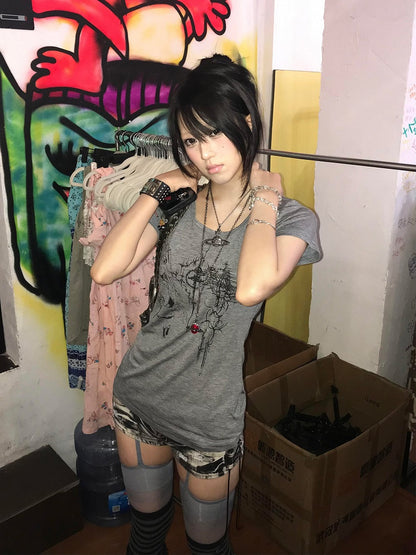Y2k Punk Style Gray T-shirt with Subcultural Print