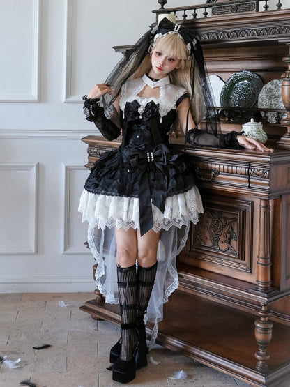 Black and White Bows Decorated Tiered Skirt Gothic Lolita Dress