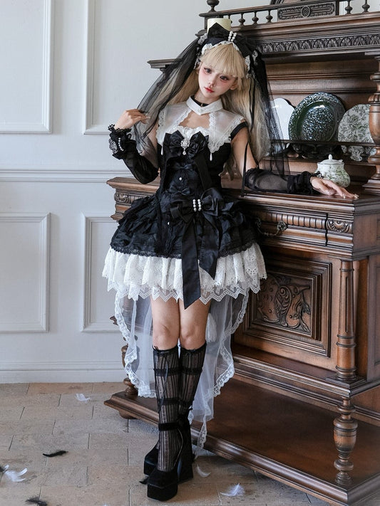 Black and White Bows Decorated Tiered Skirt Gothic Lolita Dress