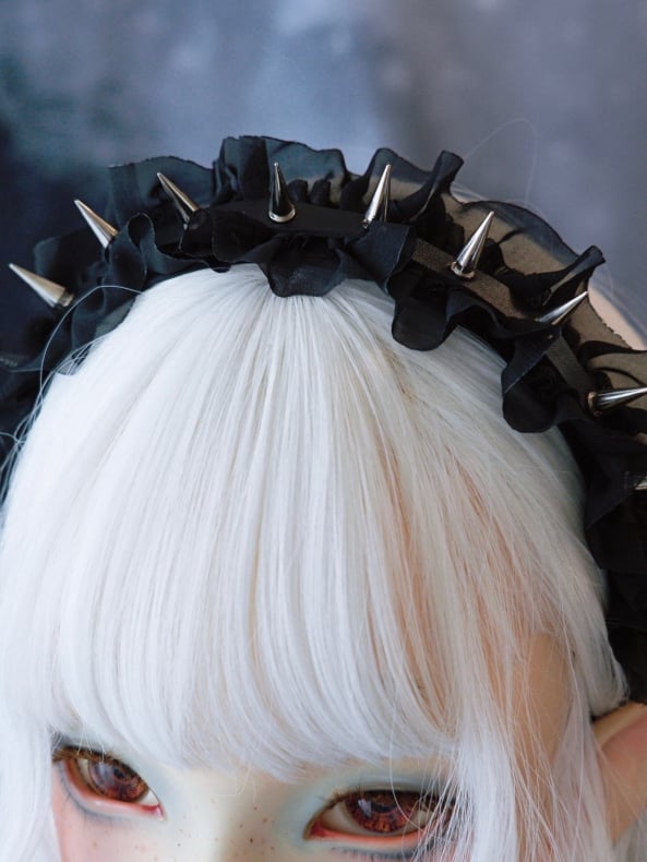 Black Ruffle Trim With Stud KC
