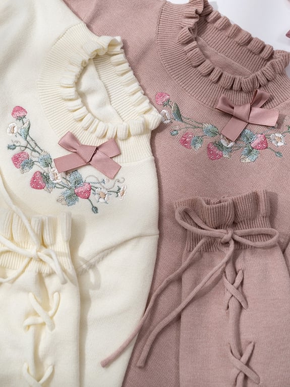 Strawberry Embroidery Neckline Lace-up Cuffs Beige Autumn Knit Top