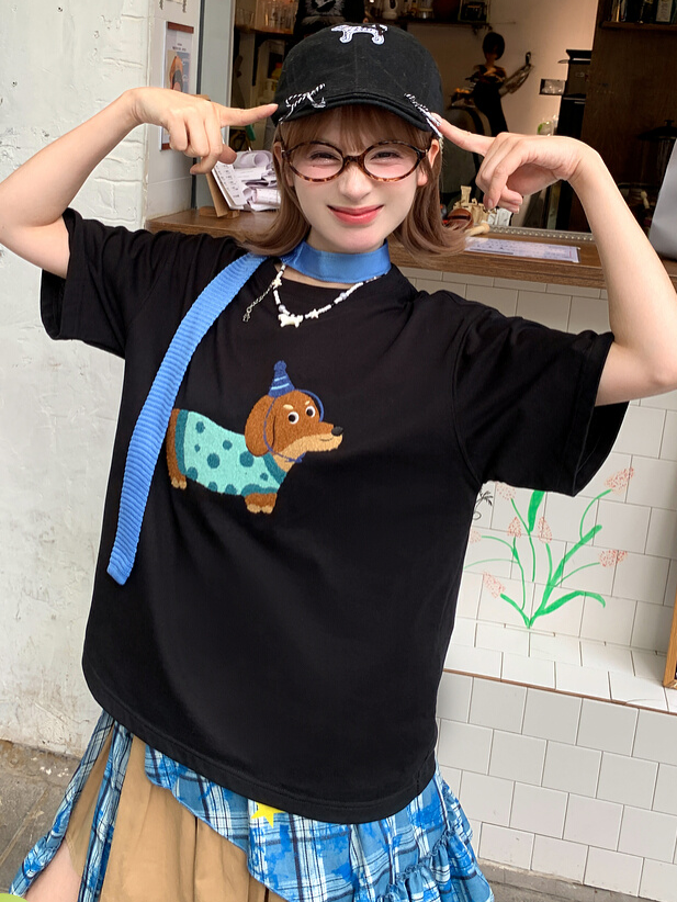 Plush Dachshund Embroidery Black Round Neck Cotton T-shirt